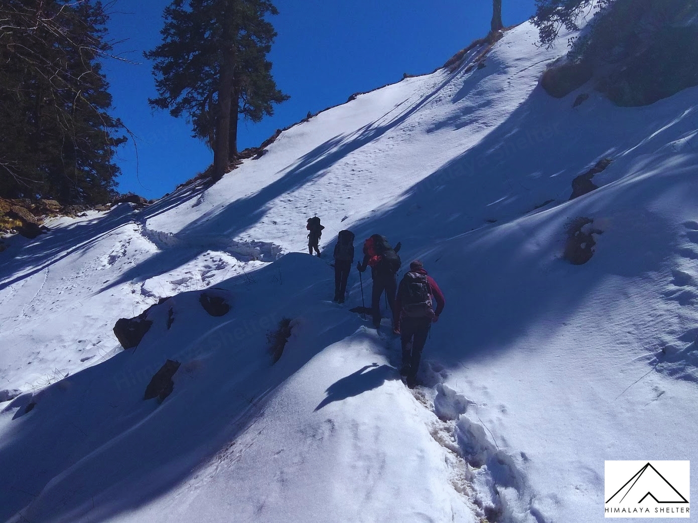 Kuari Pass on the way snow walk