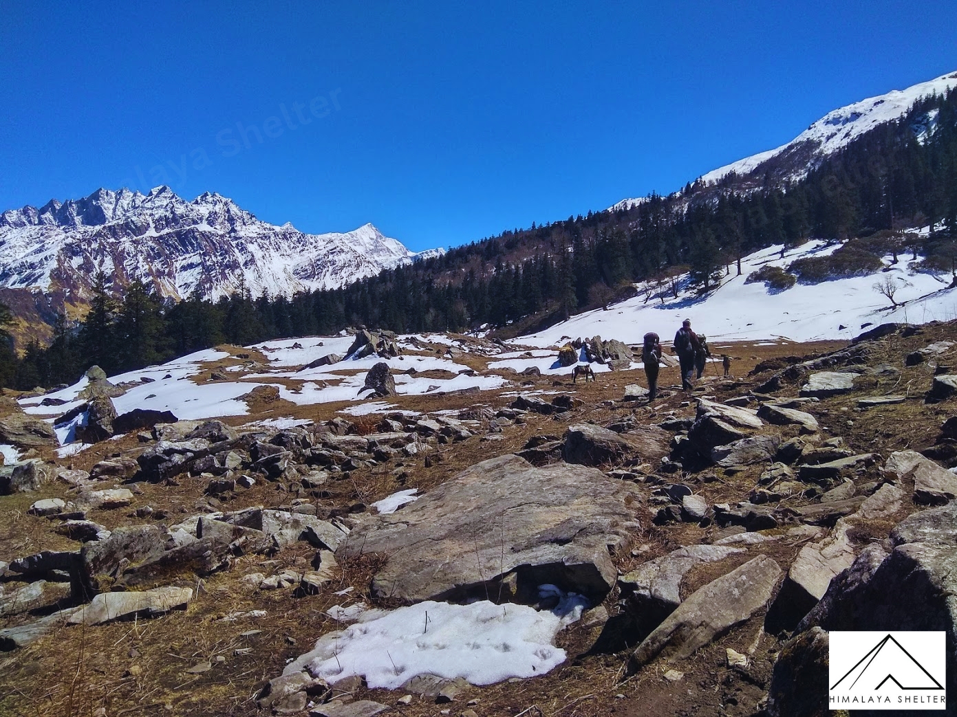 Kuari Pass on the way snow walk