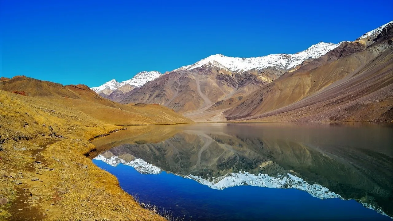 Chandratal Baralacha Trek trek in the Himalayas by Himalaya Shelter