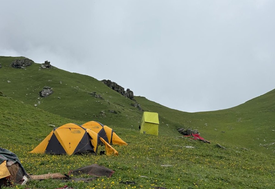 Clean Trekking in the Himalayas : Toilet Tents Setup & Hygiene Etiquettes Explained