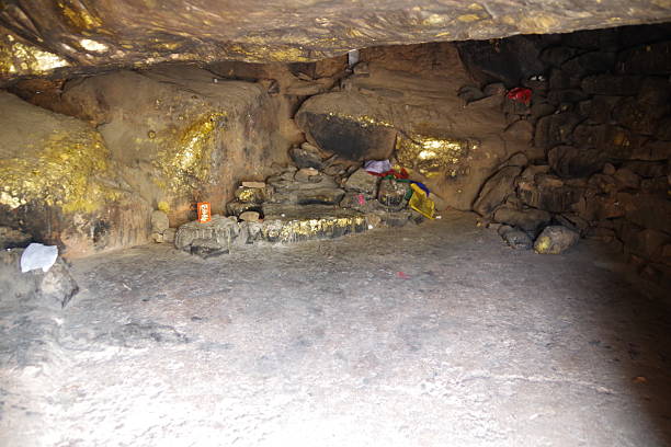 patal bhuvaneshwar temple