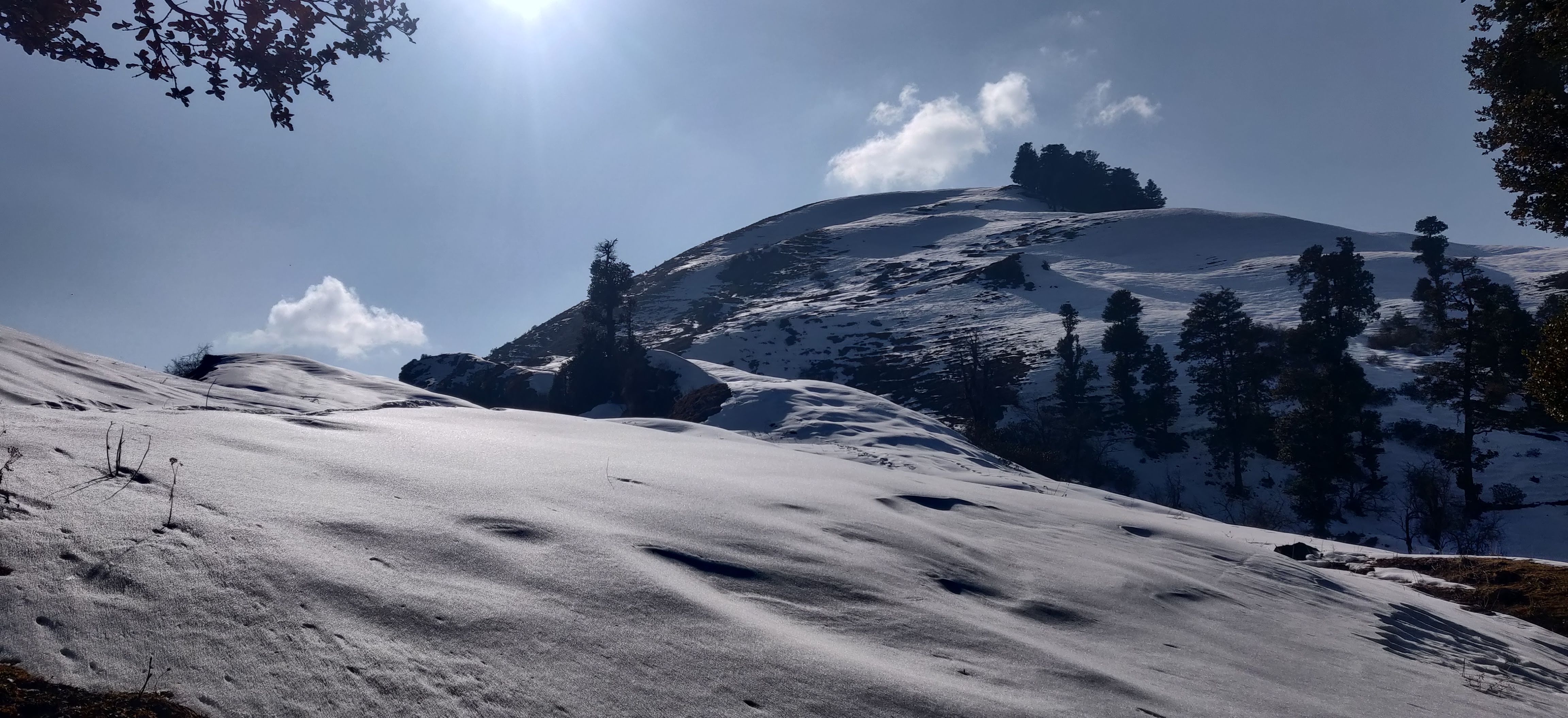 dayara bugyal trek in winter