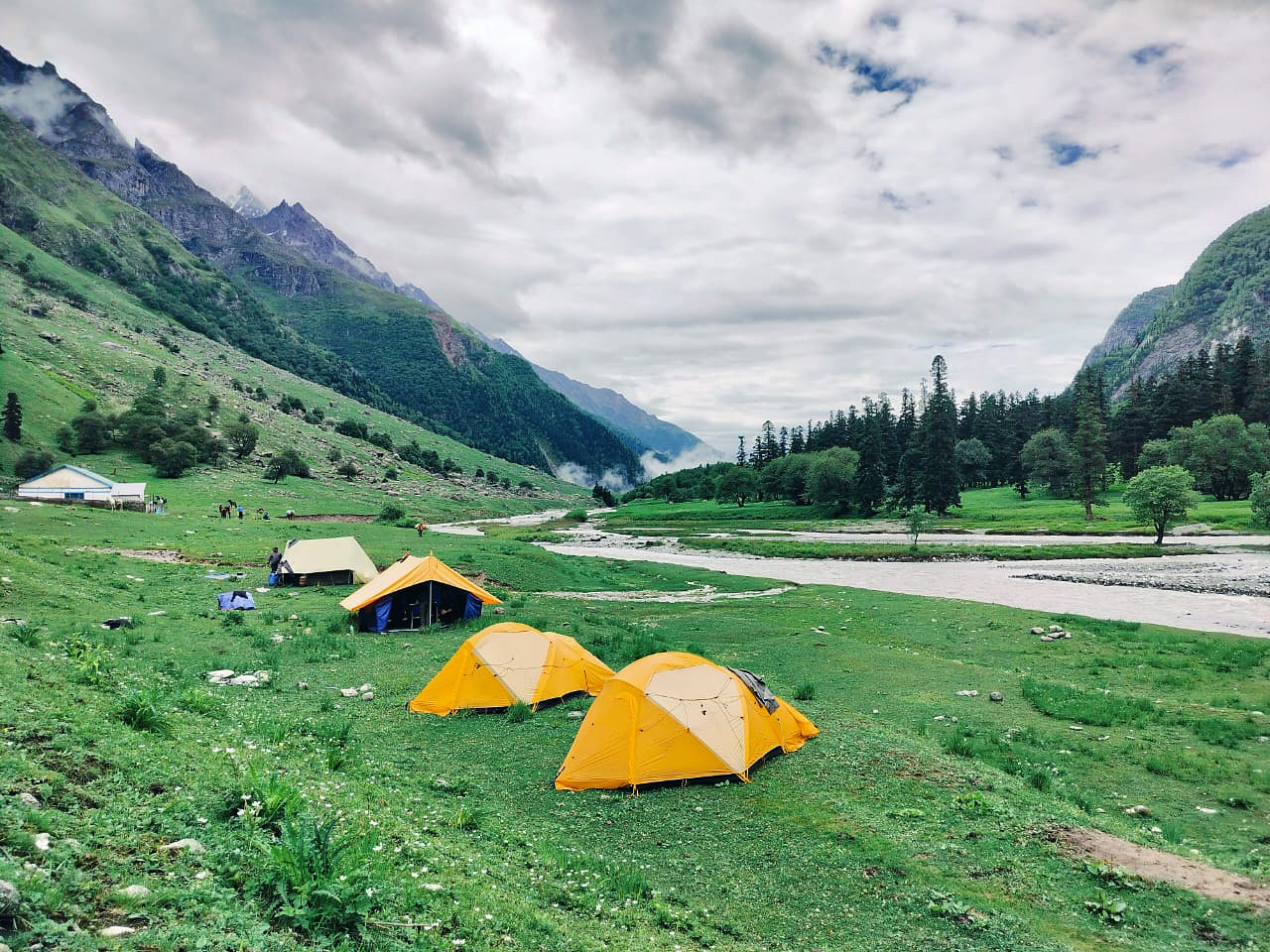 campsite of pin bhaba pass trek