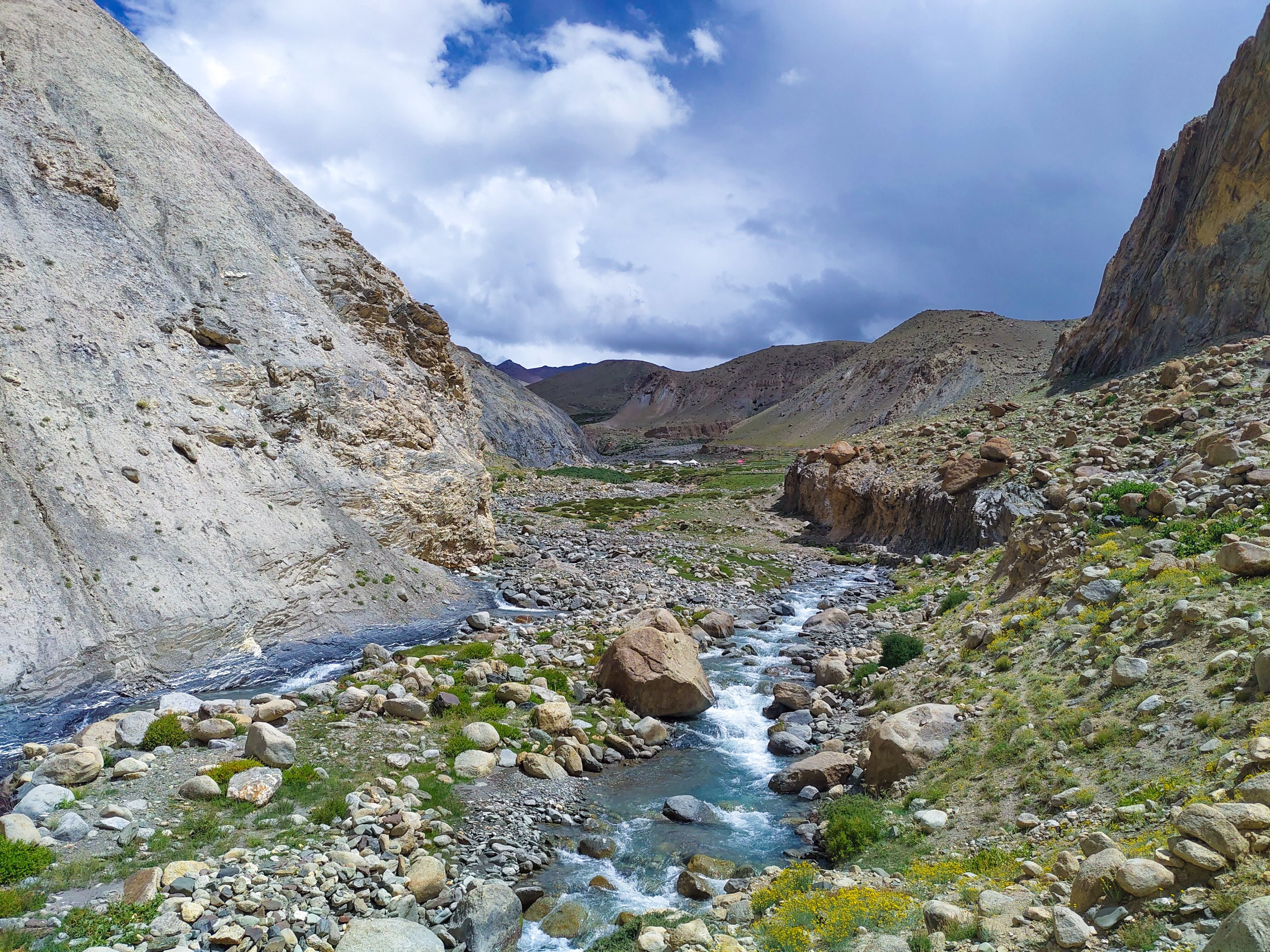 markha valley trek in summer