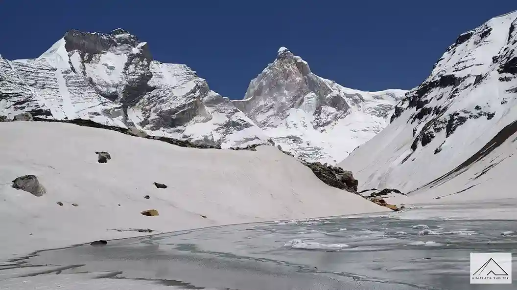 Kedartal Surrounded With Mountains 