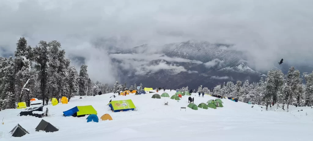 Kedarkantha trek tent accommodation over snow