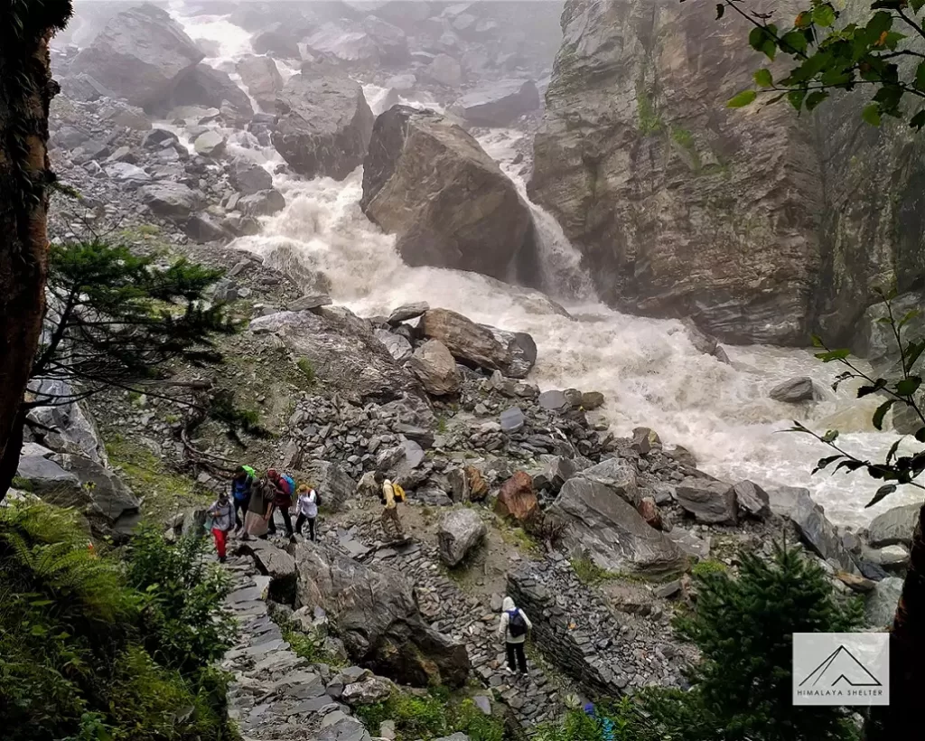 pushpavati river during valley of flowers