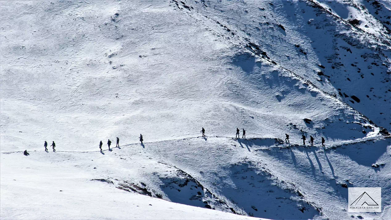 Kuari Pass on the way snow walk