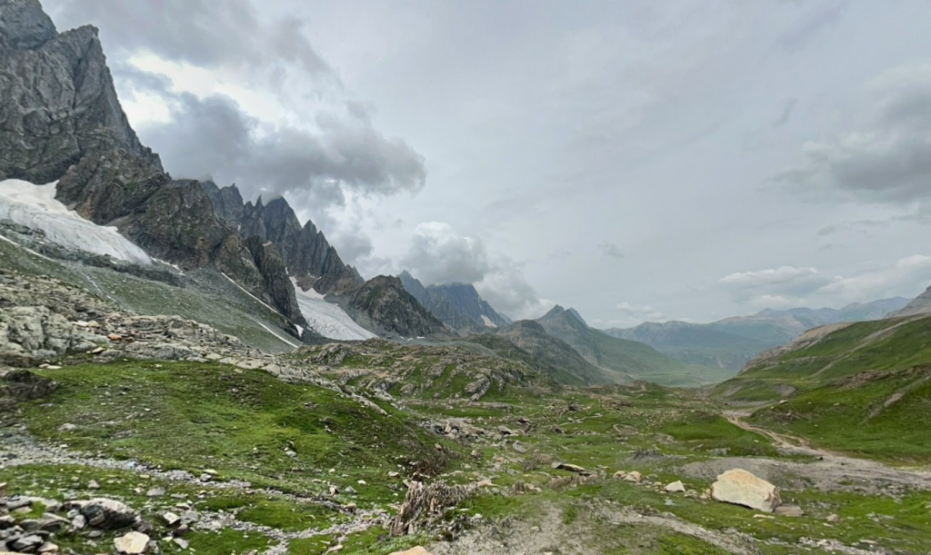 table top view kashmir great lakes trek
